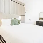 Lux Newly Remodeled Dt, Patio, Fully Stocked 5Bd, 3Ba