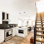 Lux Newly Remodeled Dt, Patio, Fully Stocked 5Bd, 3Ba