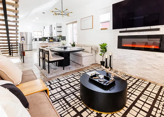 Lux Newly Remodeled Dt, Patio, Fully Stocked 5Bd, 3Ba