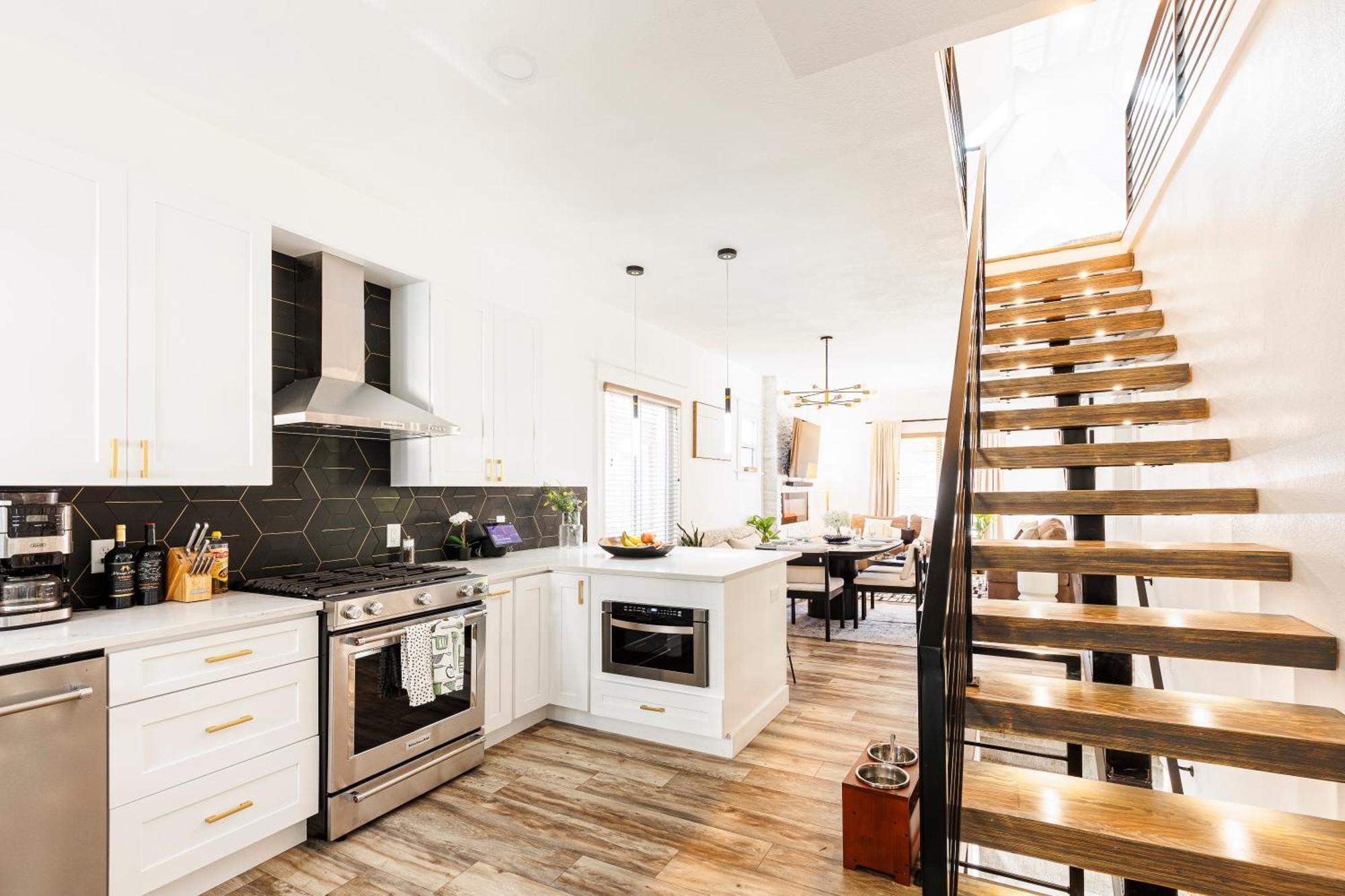 Lux Newly Remodeled Dt, Patio, Fully Stocked 5bd, 3ba Holiday home *