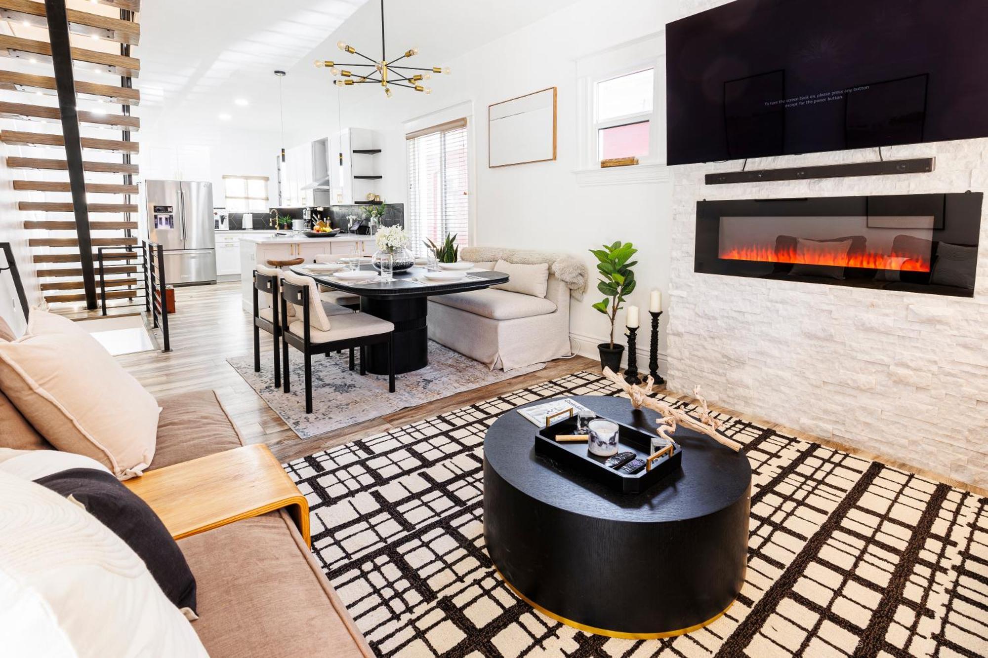 Holiday home Lux Newly Remodeled Dt, Patio, Fully Stocked 5bd, 3ba *