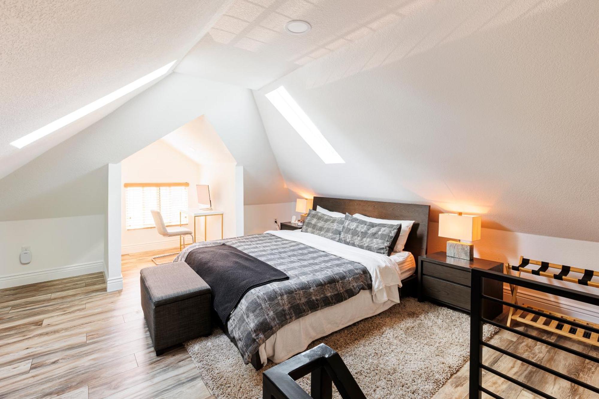 Lux Newly Remodeled Dt, Patio, Fully Stocked 5bd, 3ba * Denver