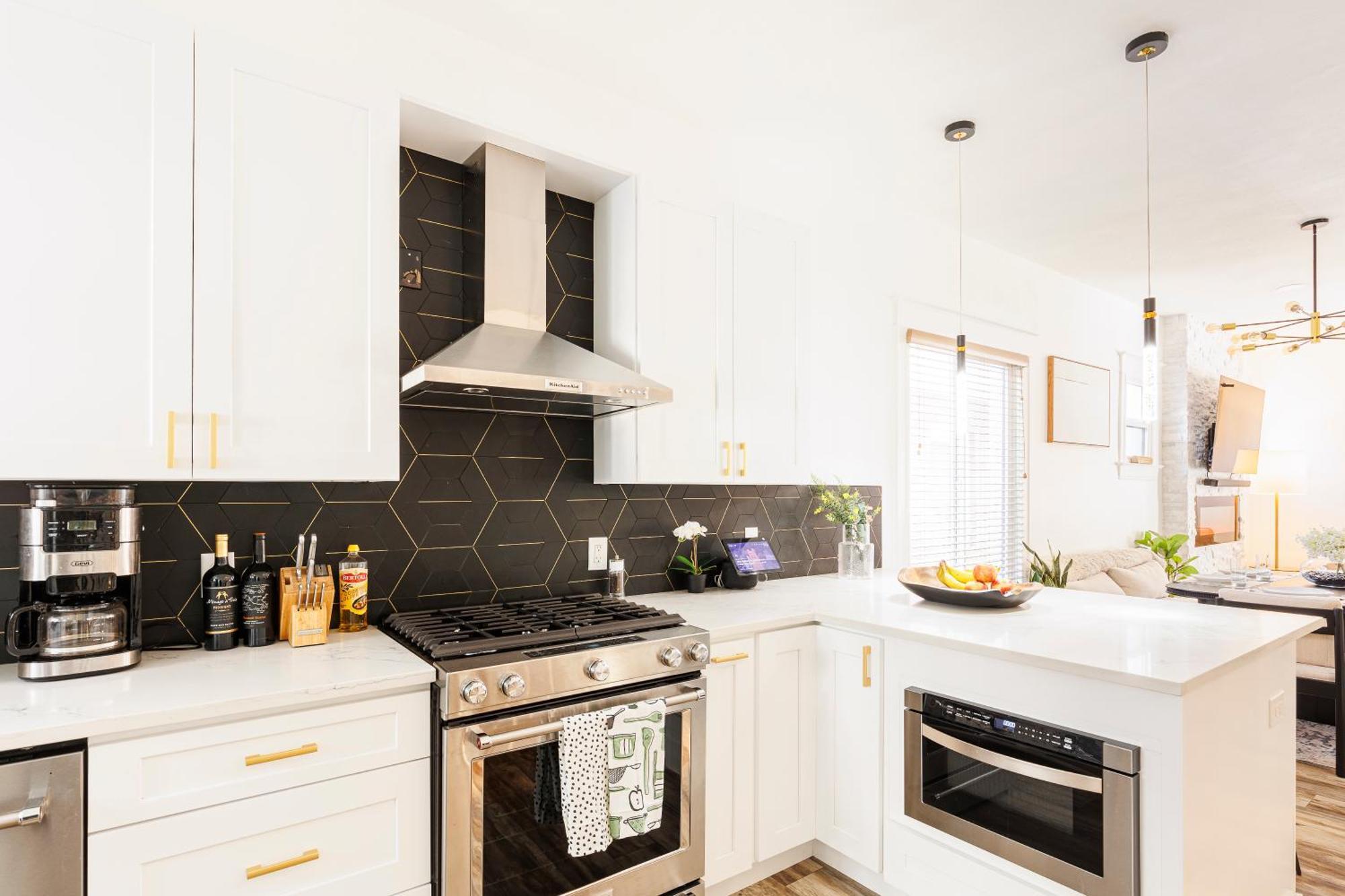 Lux Newly Remodeled Dt, Patio, Fully Stocked 5bd, 3ba Holiday home *