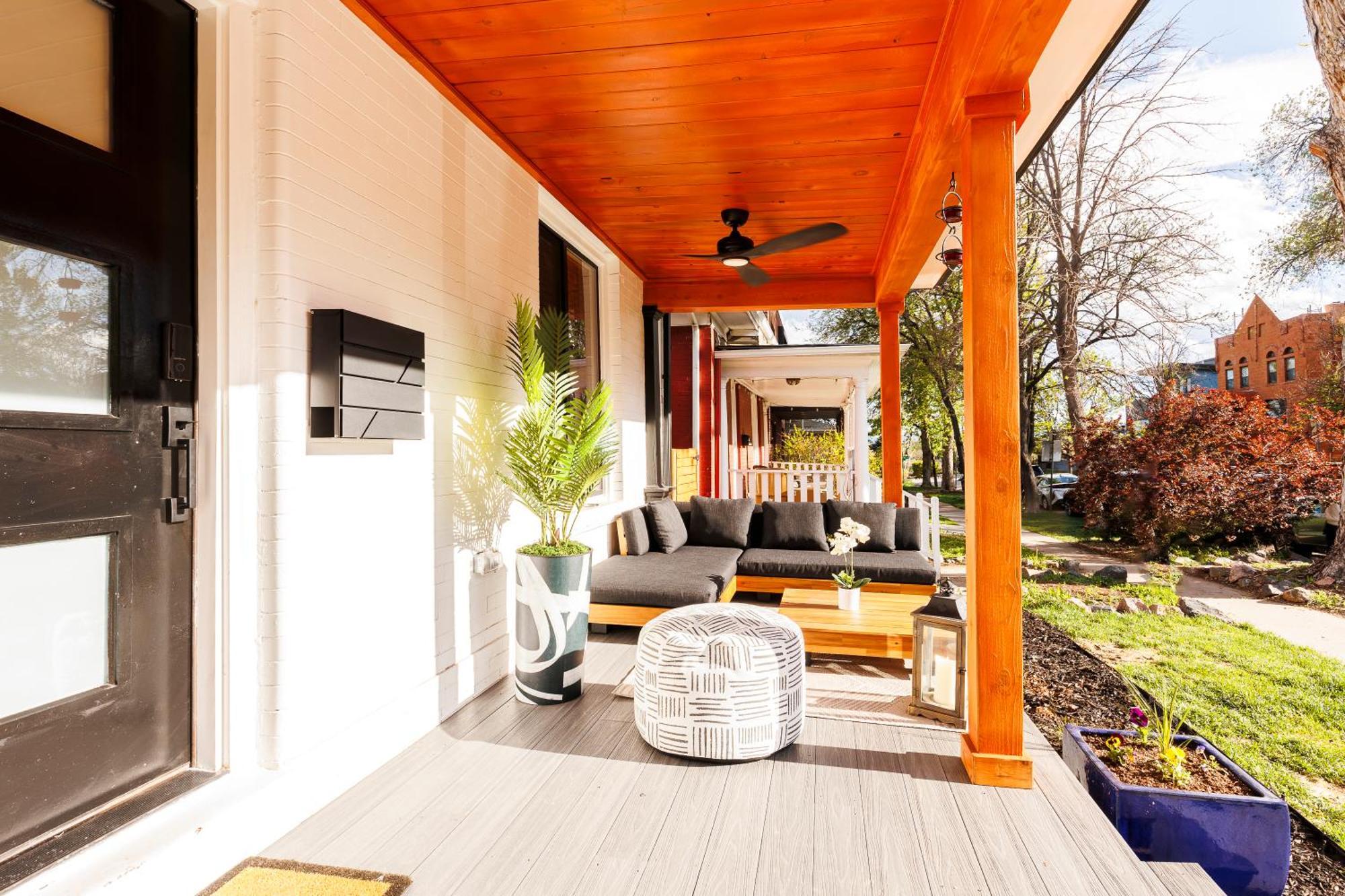 Lux Newly Remodeled Dt, Patio, Fully Stocked 5bd, 3ba Holiday home Denver