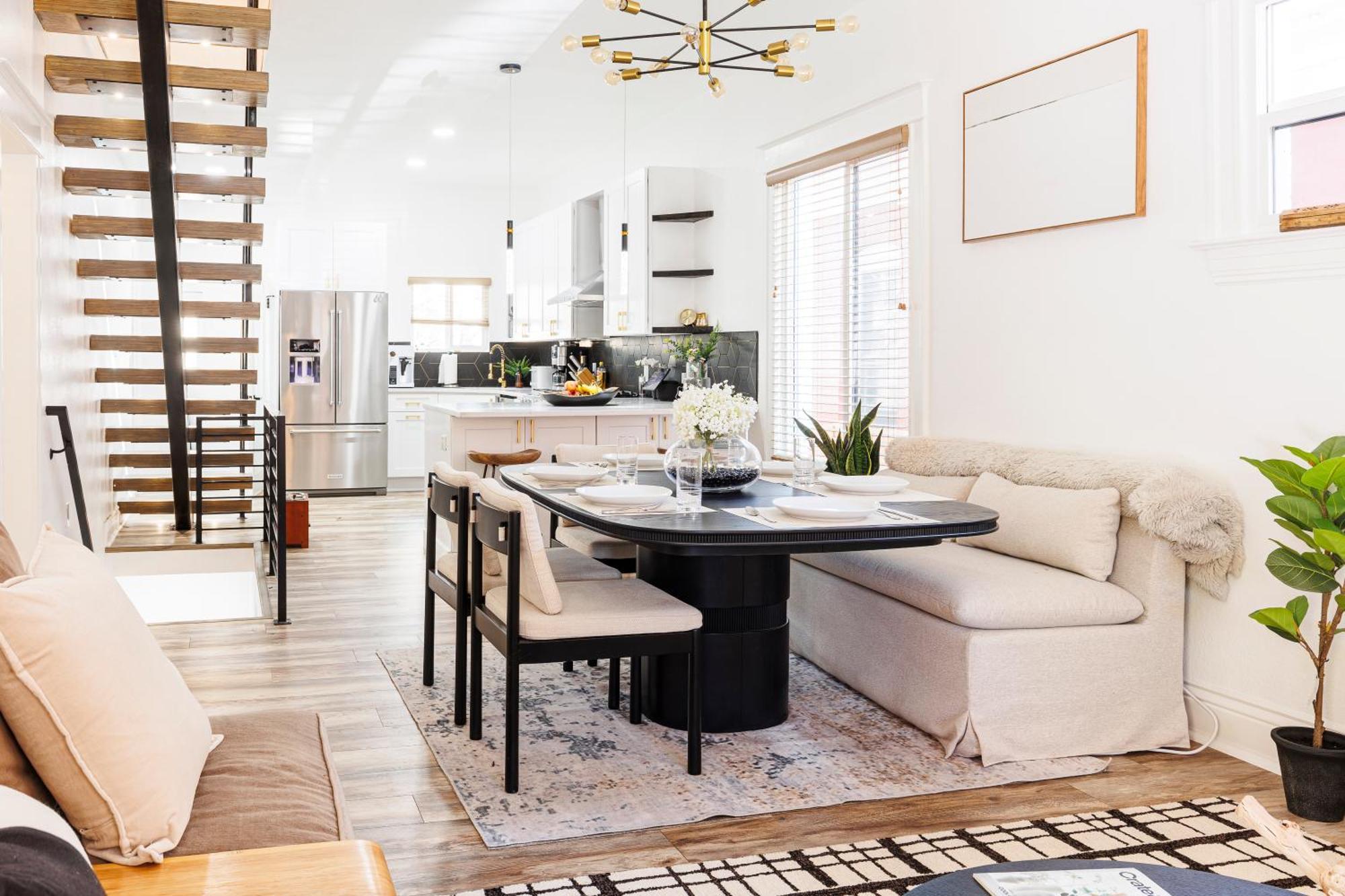 Holiday home Lux Newly Remodeled Dt, Patio, Fully Stocked 5bd, 3ba Denver
