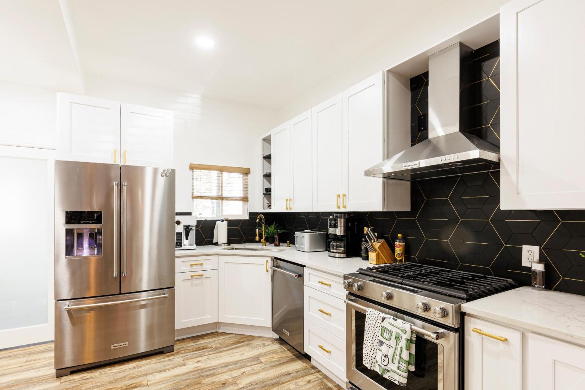 Lux Newly Remodeled Dt, Patio, Fully Stocked 5bd, 3ba Holiday home Denver
